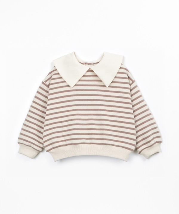 Knit sweater with a blend of cotton and recycled fibers