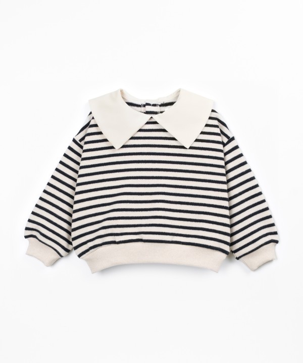 Knit sweater with a blend of cotton and recycled fibers