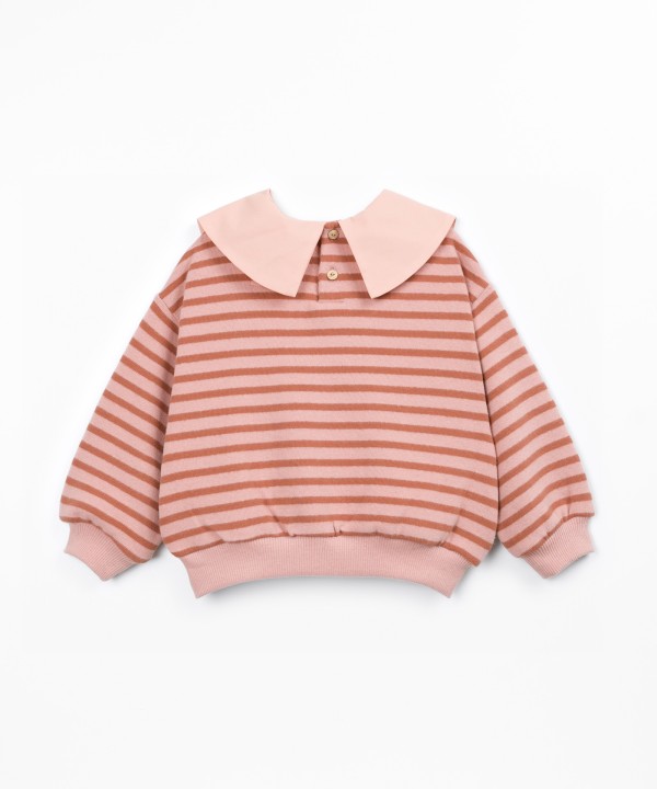 Knit sweater with a blend of cotton and recycled fibers