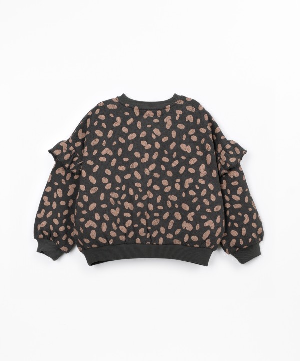 Knit sweater with Re(Play) yarn