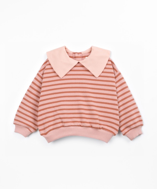 Knit sweater with a blend of cotton and recycled fibers