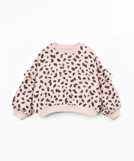 Knitted sweater with Re(Play) yarn
