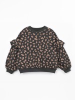 Knitted sweater with Re(Play) yarn