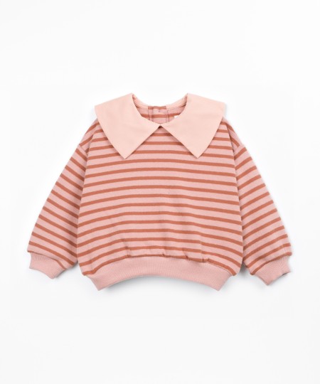 Knit sweater with a blend of cotton and recycled fibers