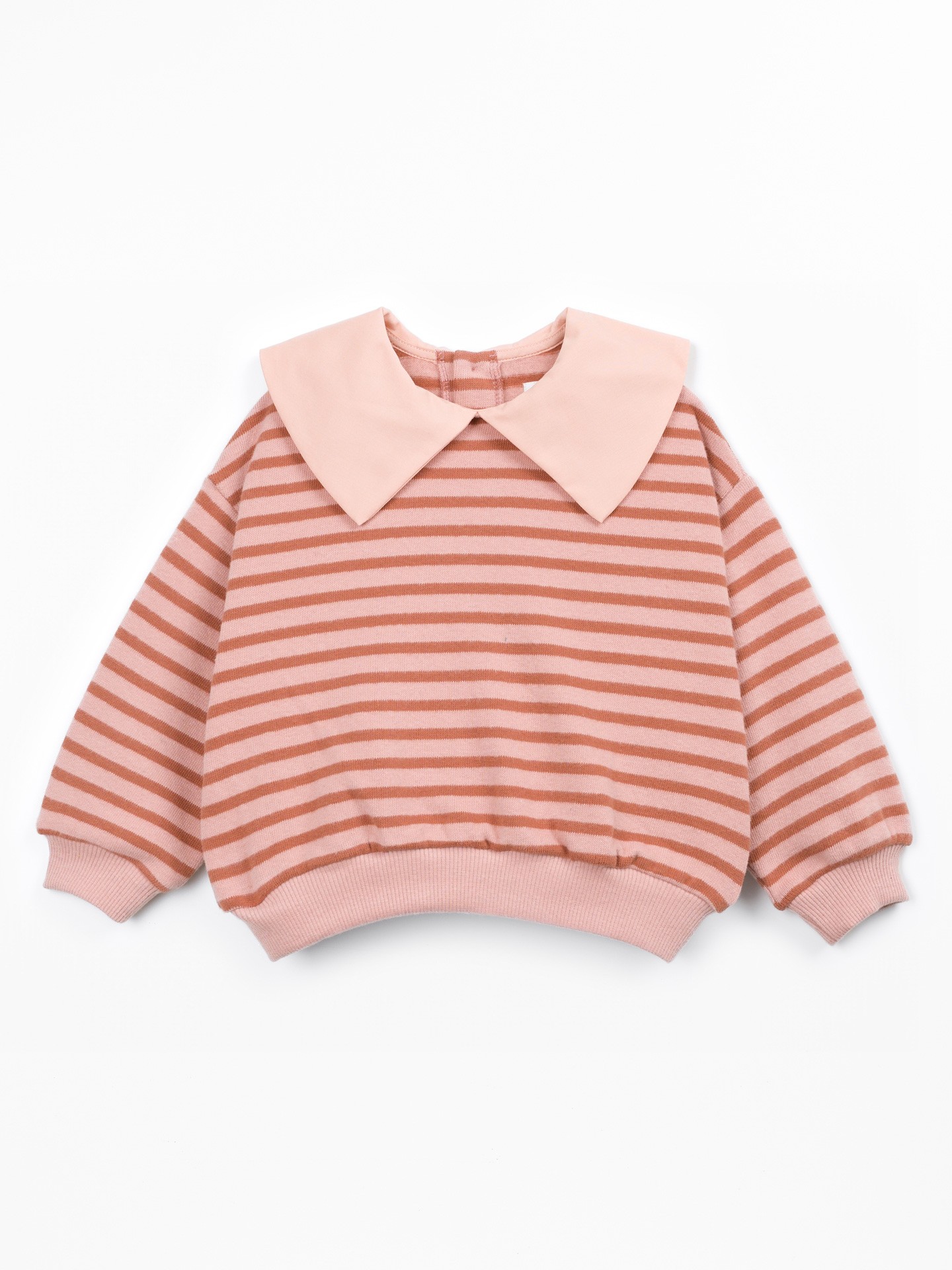 Knit sweater with a blend of cotton and recycled fibers