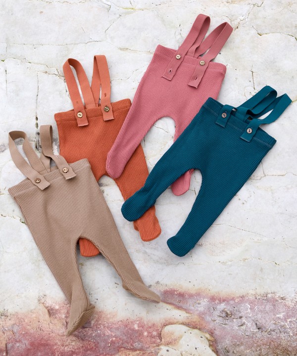 Leggings with adjustable straps