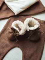 Knit shoes with ankle finish