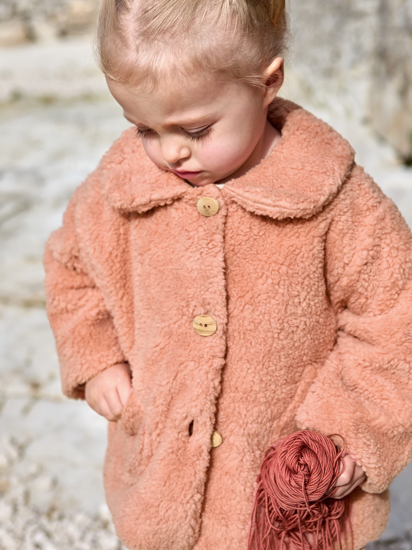 Fur coat with collar
