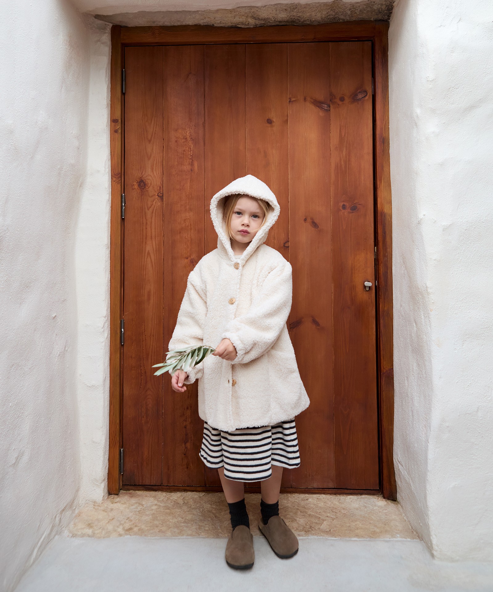 Veste en fourrure à capuche
