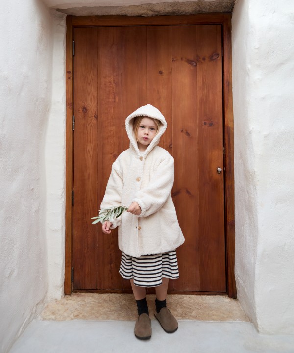 Veste en fourrure � capuche