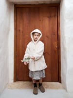 Veste en fourrure � capuche