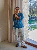 Knit shirt with a blend of fibers