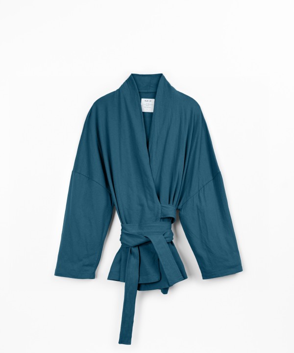 Knit shirt with a blend of fibers