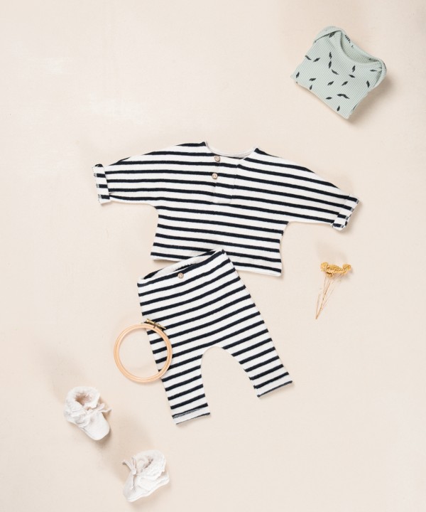 Body with little leaves print
