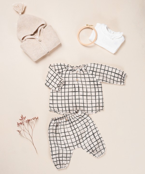 Fabric blouse with checkered print