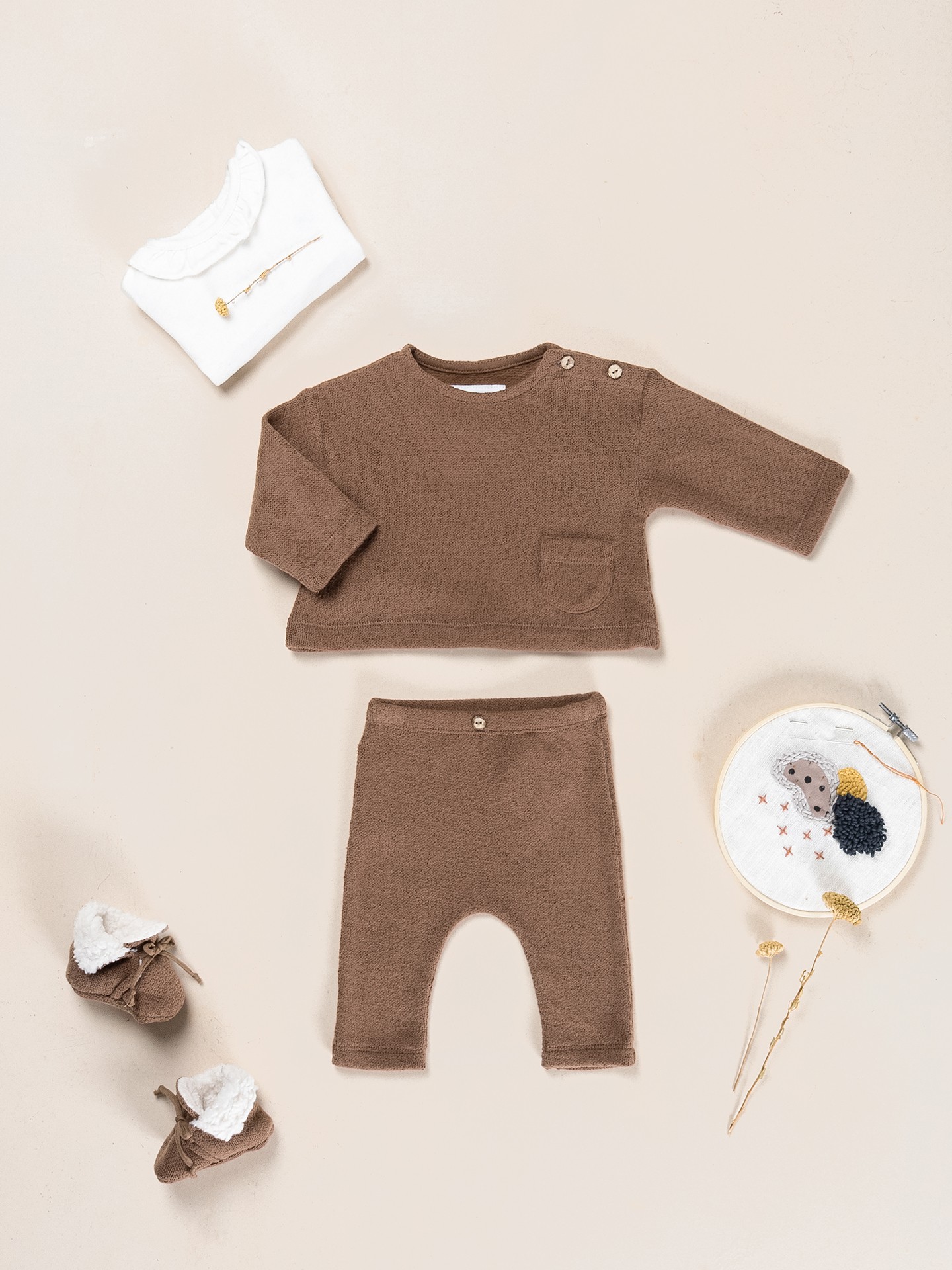 Knitted sweater with cotton and recycled cotton blend