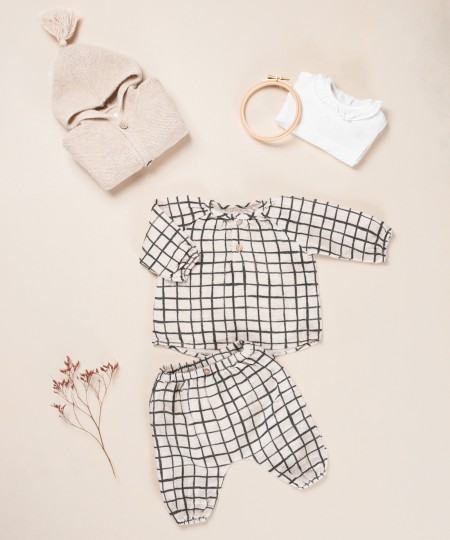 Fabric trousers with checkered pattern