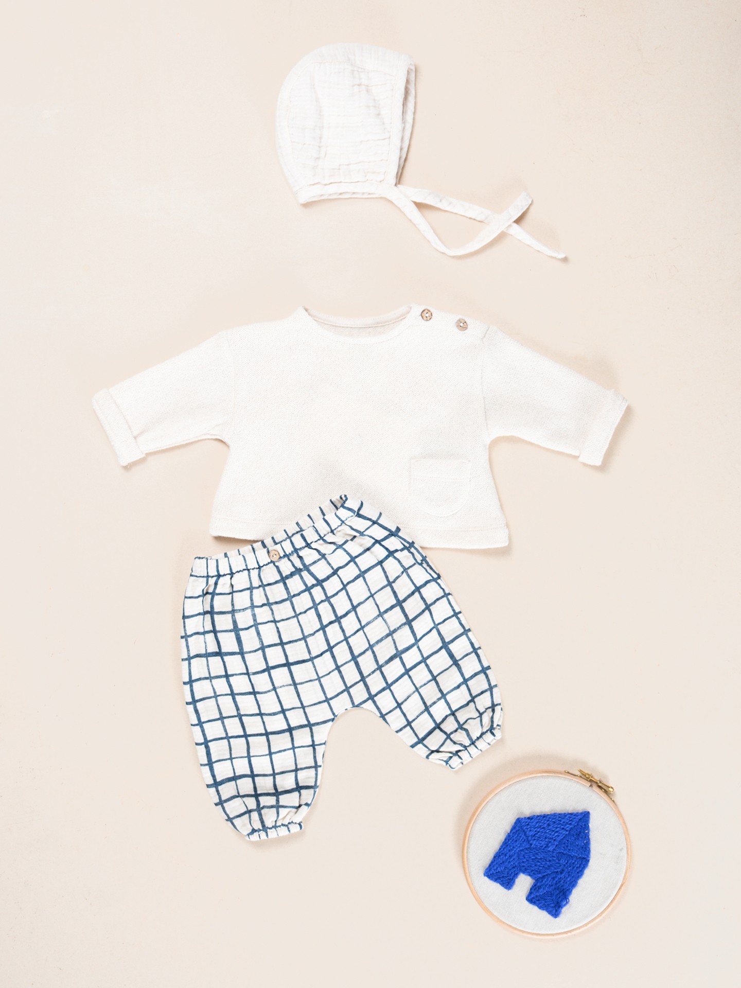 Pantalon en tissu avec motif à carreaux