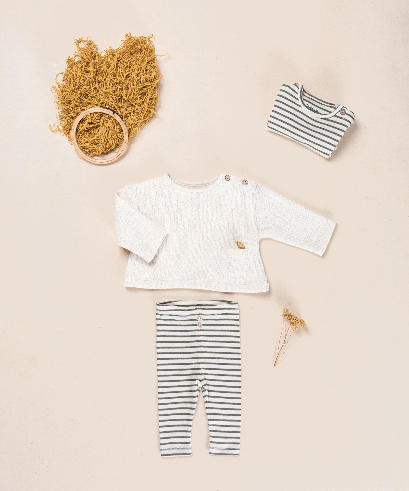 Leggings a righe con bottoni decorativi in cocco