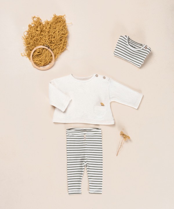 Leggings rayés avec boutons décoratifs en noix de coco
