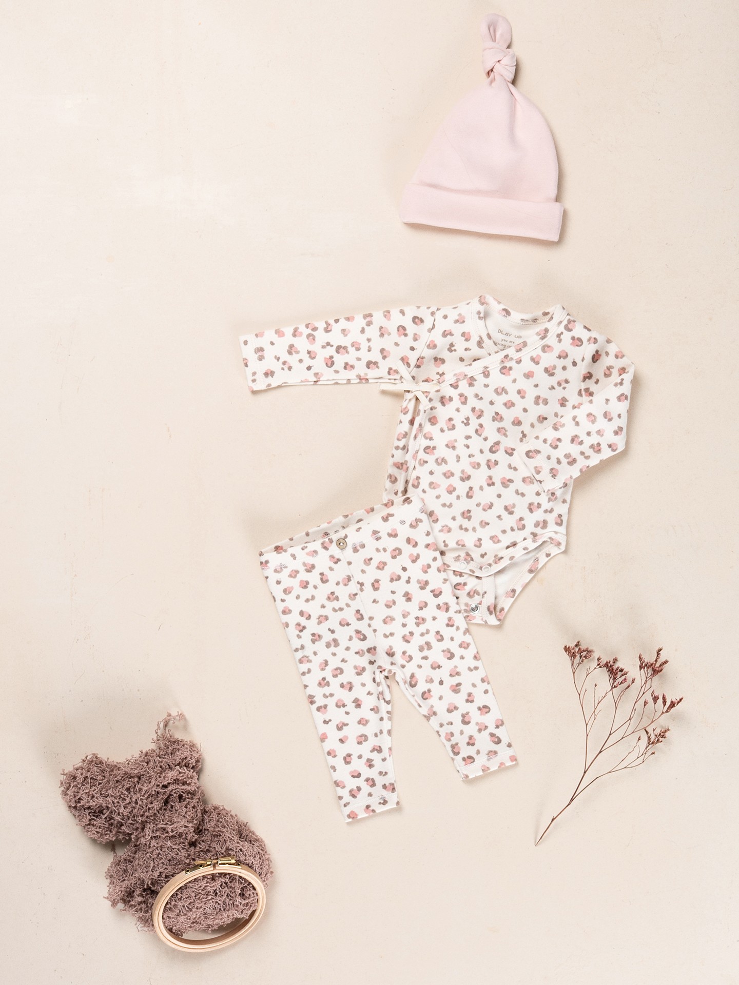 Bonnet en maille avec n?ud décoratif