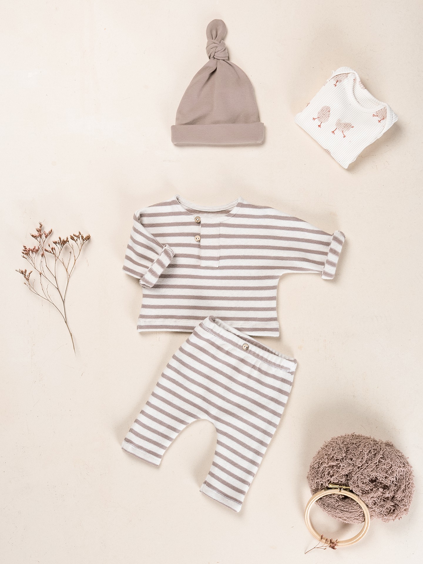 Bonnet en maille avec n?ud décoratif