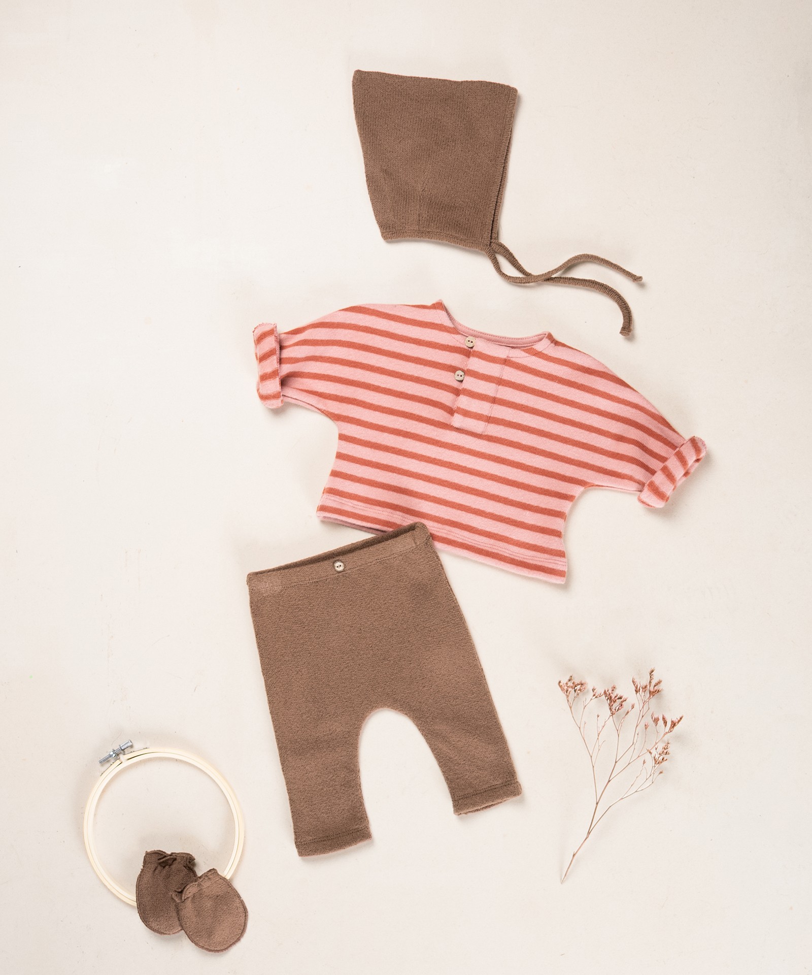 Set composto da cappello e guanti in cotone