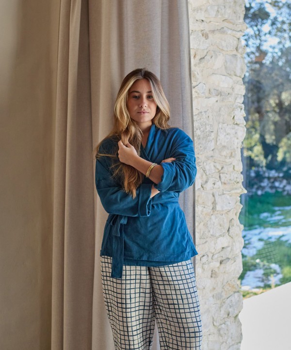 Knit shirt with a blend of fibers