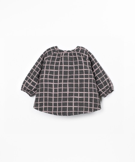 Blusa de tela con estampado a cuadros