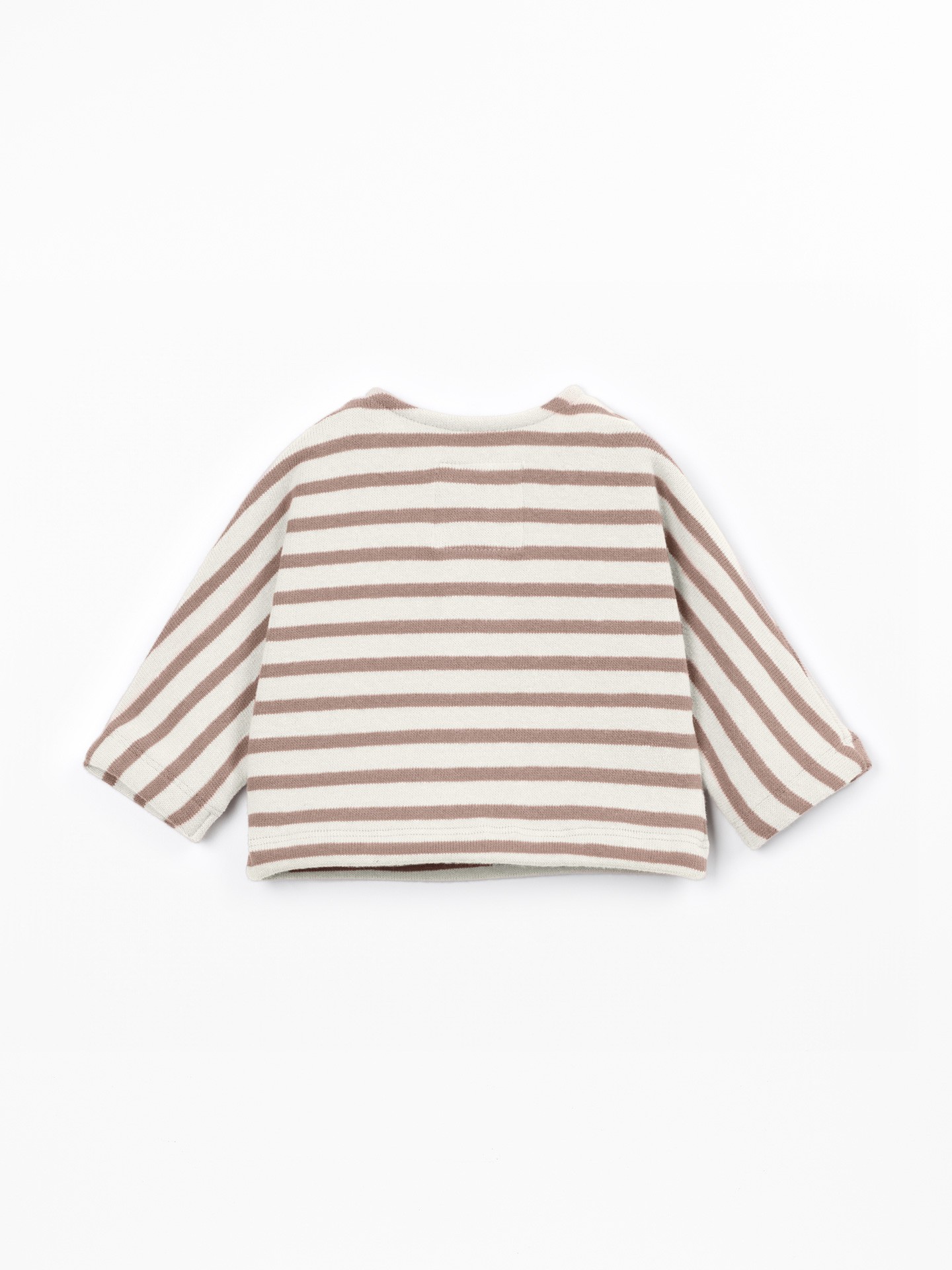 Knit sweater with a blend of natural fibers and recycled cotton