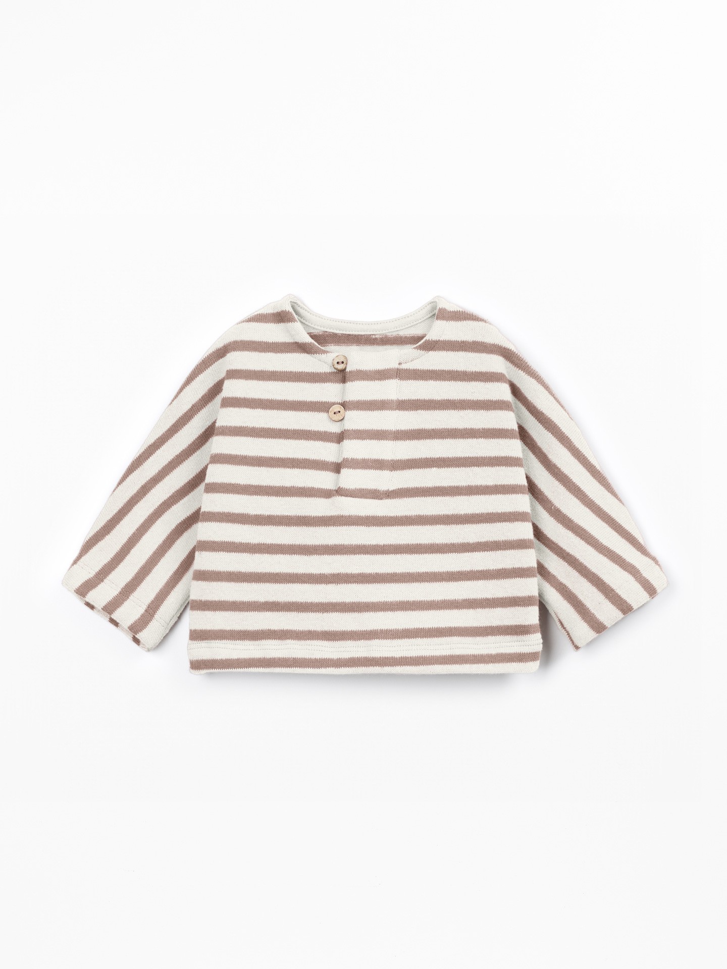 Knit sweater with a blend of natural fibers and recycled cotton