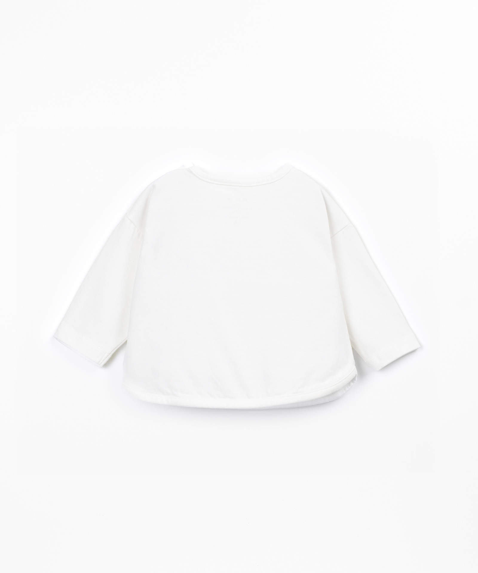 Camiseta con mezcla de fibras naturales y fibras recicladas