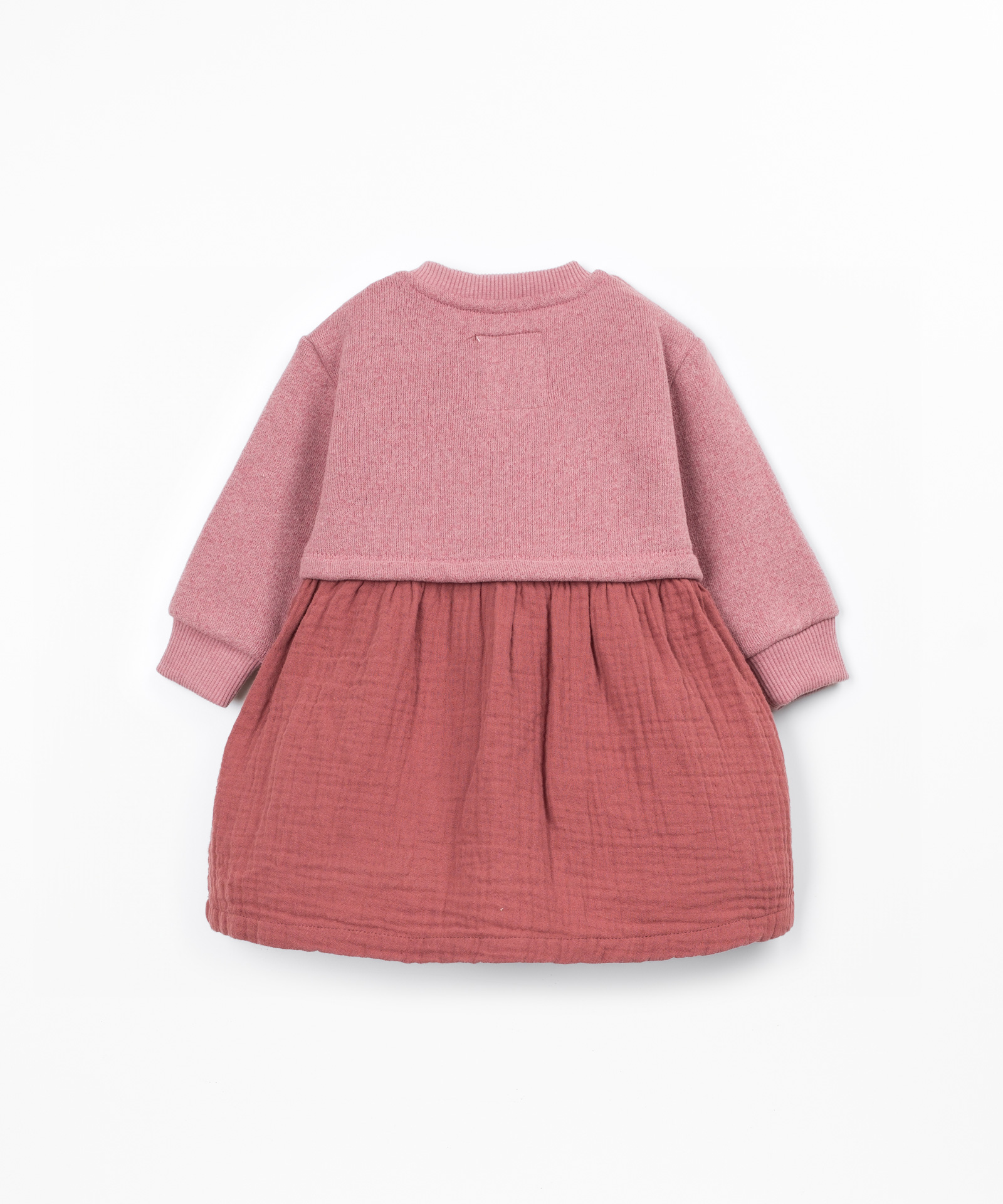 Vestido com mistura de malha e tecido