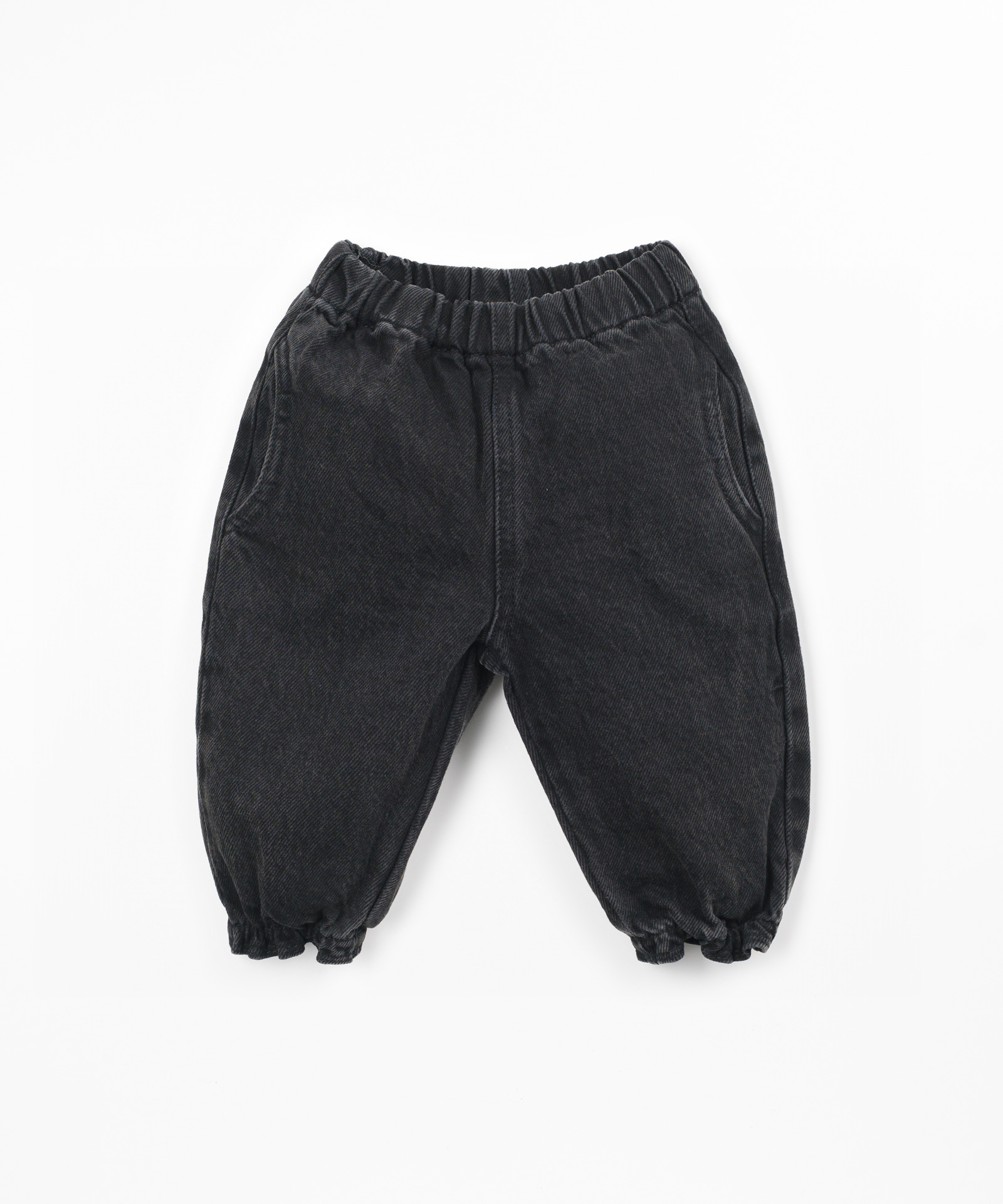 Calça de ganga com bolsos