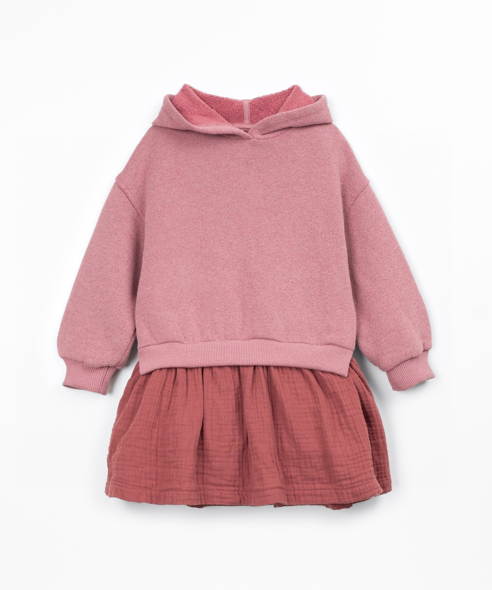 Vestido de malha com capucho