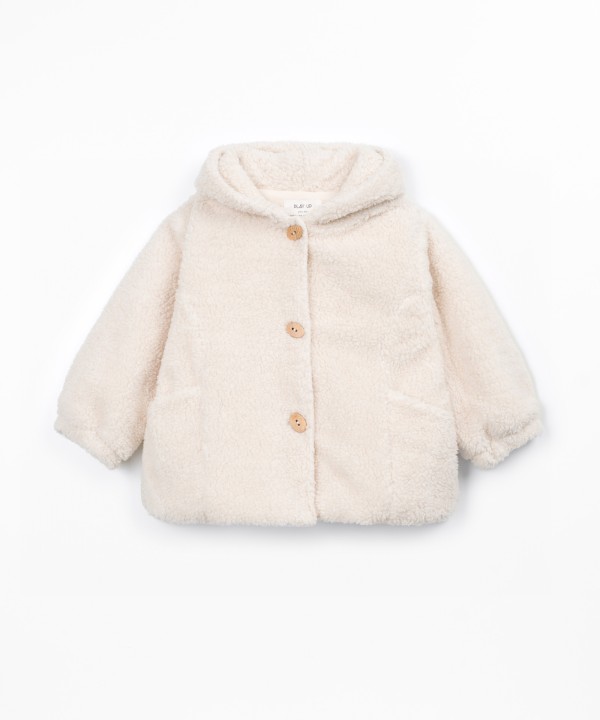 Veste en fourrure � capuche