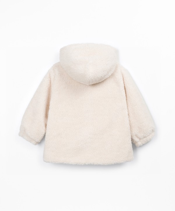 Veste en fourrure � capuche