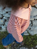 Gestreifter Strickpullover aus recycelter Baumwolle Gestreifter Strickpullover aus recycelter Baumwolle