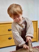 Strickmantel mit einer Mischung aus recycelter Wolle und recyceltem Polyamid Strickmantel mit einer Mischung aus recycelter Wolle und recyceltem Polyamid