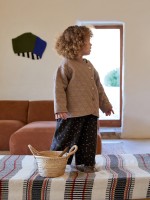 Jacke aus einer Mischung aus Bio-Baumwolle und recycelten Fasern Jacke aus einer Mischung aus Bio-Baumwolle und recycelten Fasern