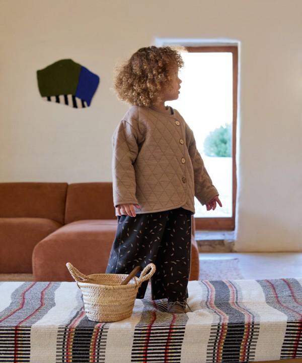 Jacke aus einer Mischung aus Bio-Baumwolle und recycelten Fasern