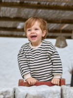 Sweater with a mixture of natural and recycled fibers Sweater with a mixture of natural and recycled fibers